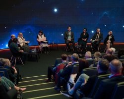 oslava v Planetariu